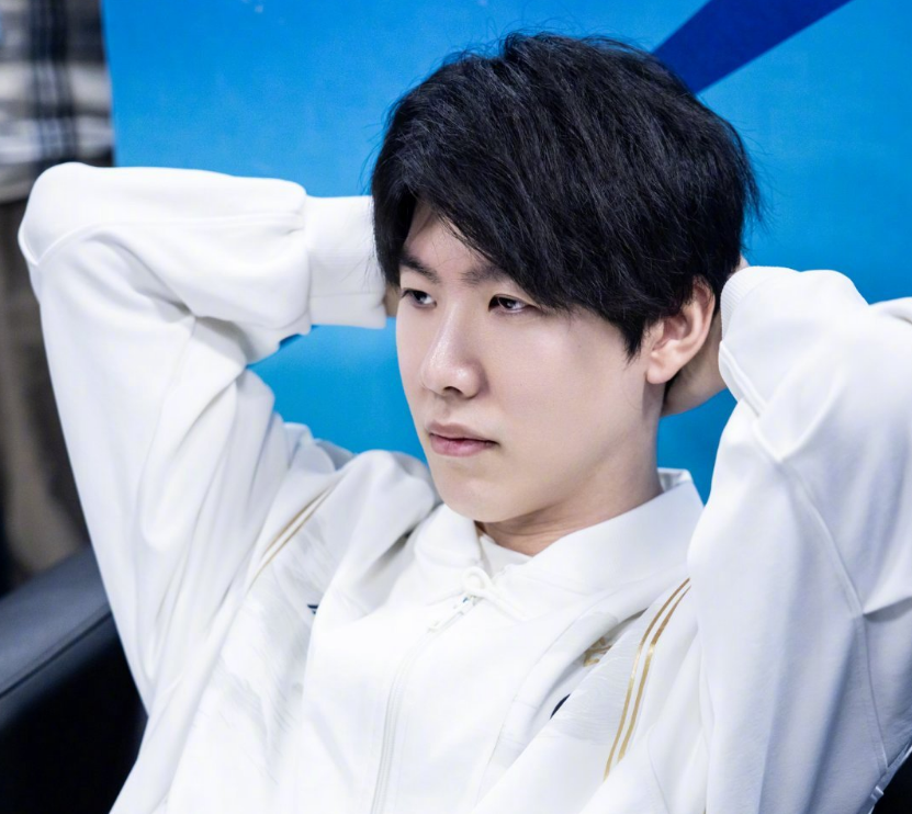 Shaoye 和 Draven 尽了全力。 Ale 和 Gwen 在关键团战中制造了强大的 AOE 完成击杀。