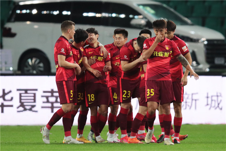 火箭拒爆冷！杜兰特28+10很开心，阿门两人立大功，申京23+11全队第一